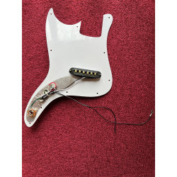 Squire by Fender slagplade m/Pickup til Bronco bass